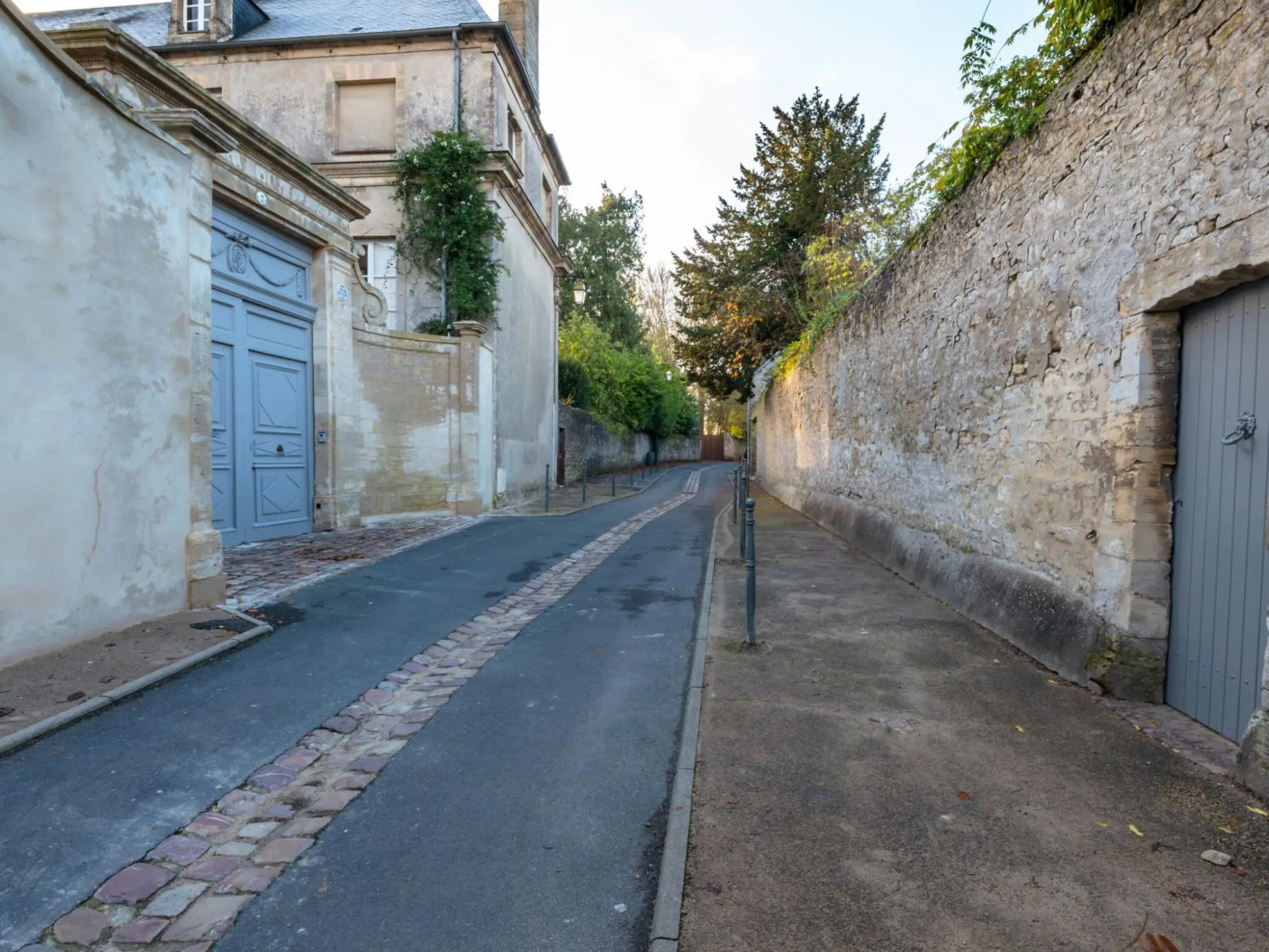 Calm and comfortable apartment in Bayeux, 9km from the beach