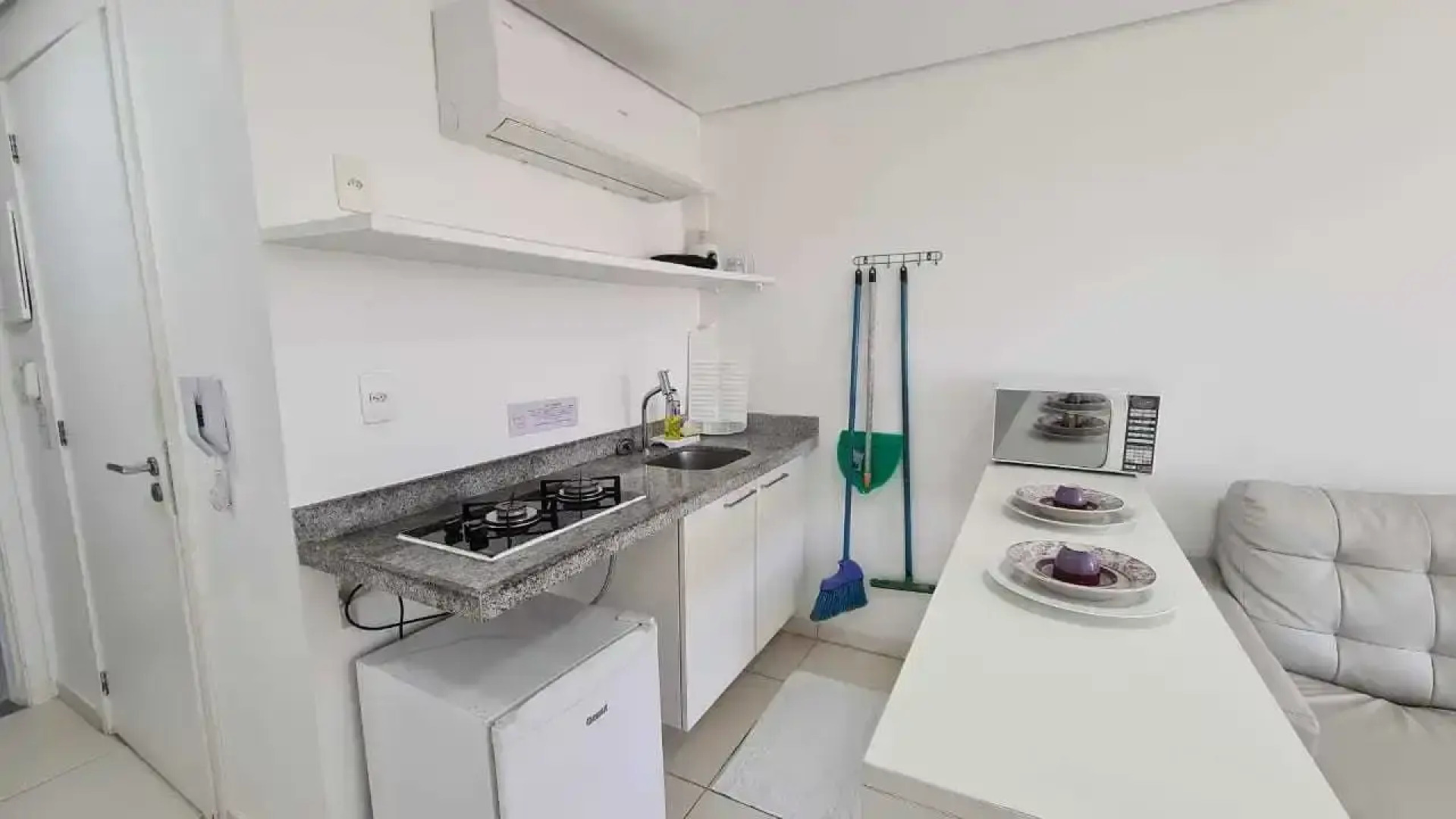 Laguna Beach Flat by AFT