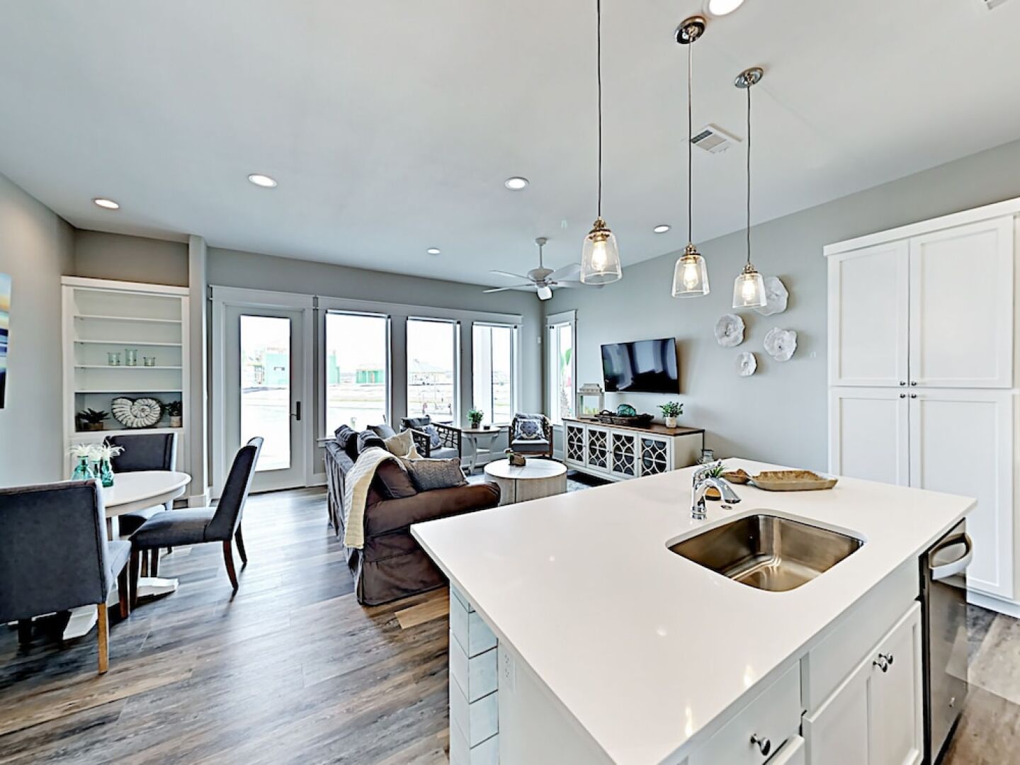 Luxe Waterfront #203 - 2 Br Villa