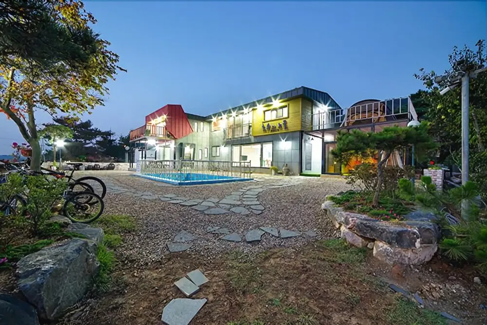 Nonsan Lake and Sunset Pension