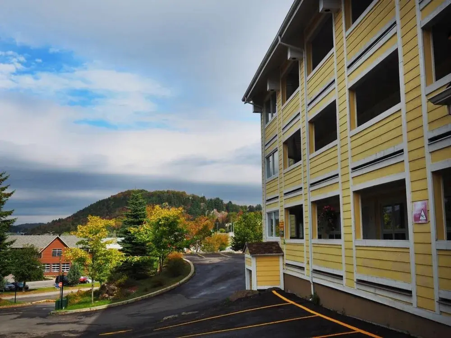 Hotel & Suites Les Laurentides Saint Sauveur