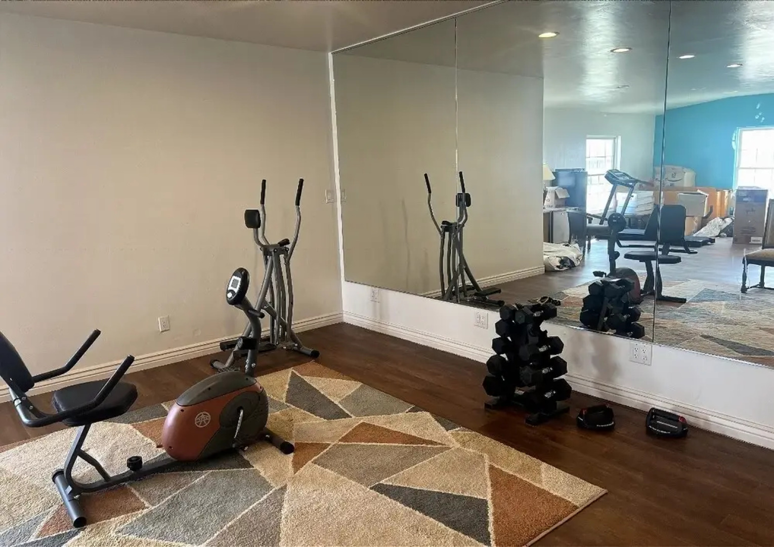 B&J Hotel and Apartment