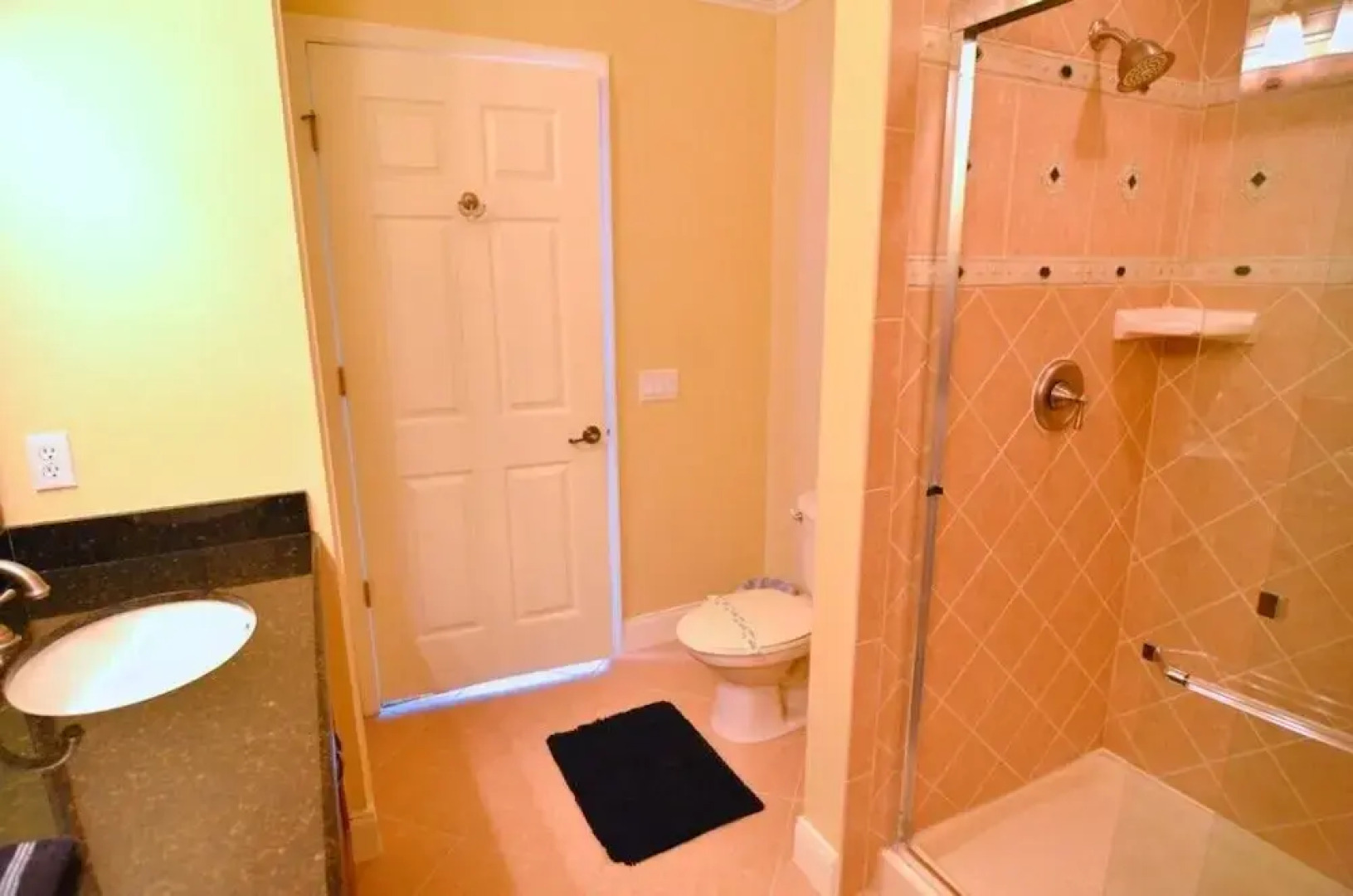 7468ed 3 Bedroom Condo