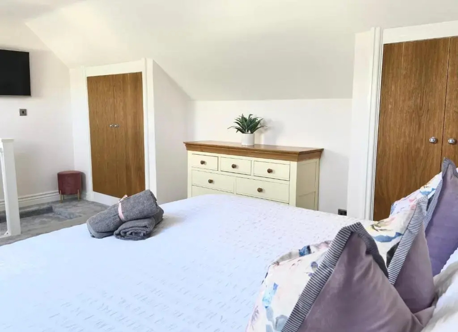 Modern 4-bed Cottage Llanwrst Town Centre & Parking - Snowdonia! near Betws-y-Coed