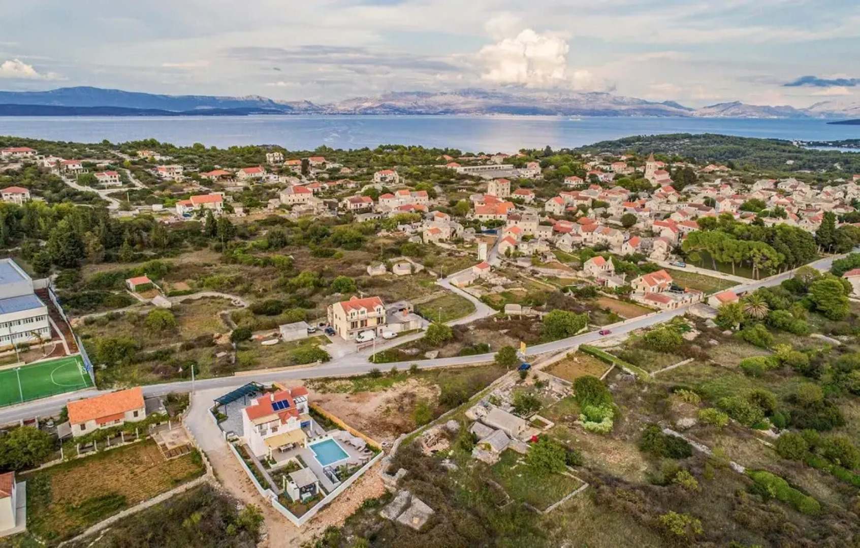 Beautiful Home in Grohote With Wifi, 4 Bedrooms and Sauna