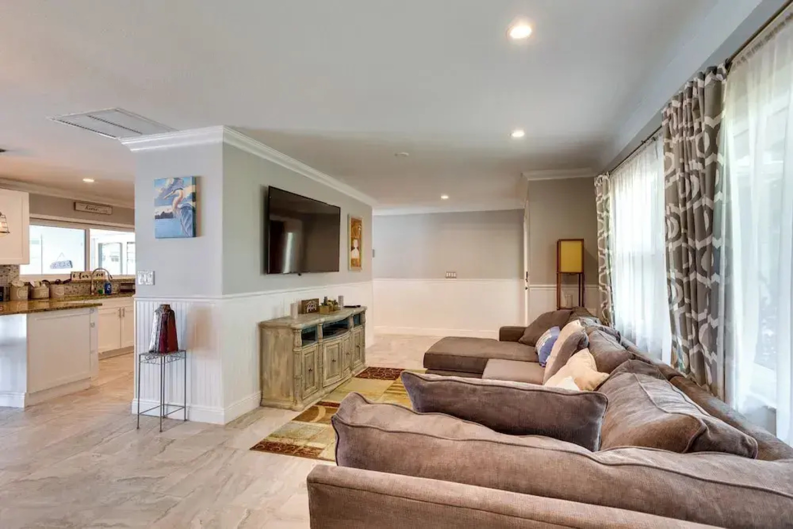 Pool & Screened-in Patio: Tropical Florida Abode