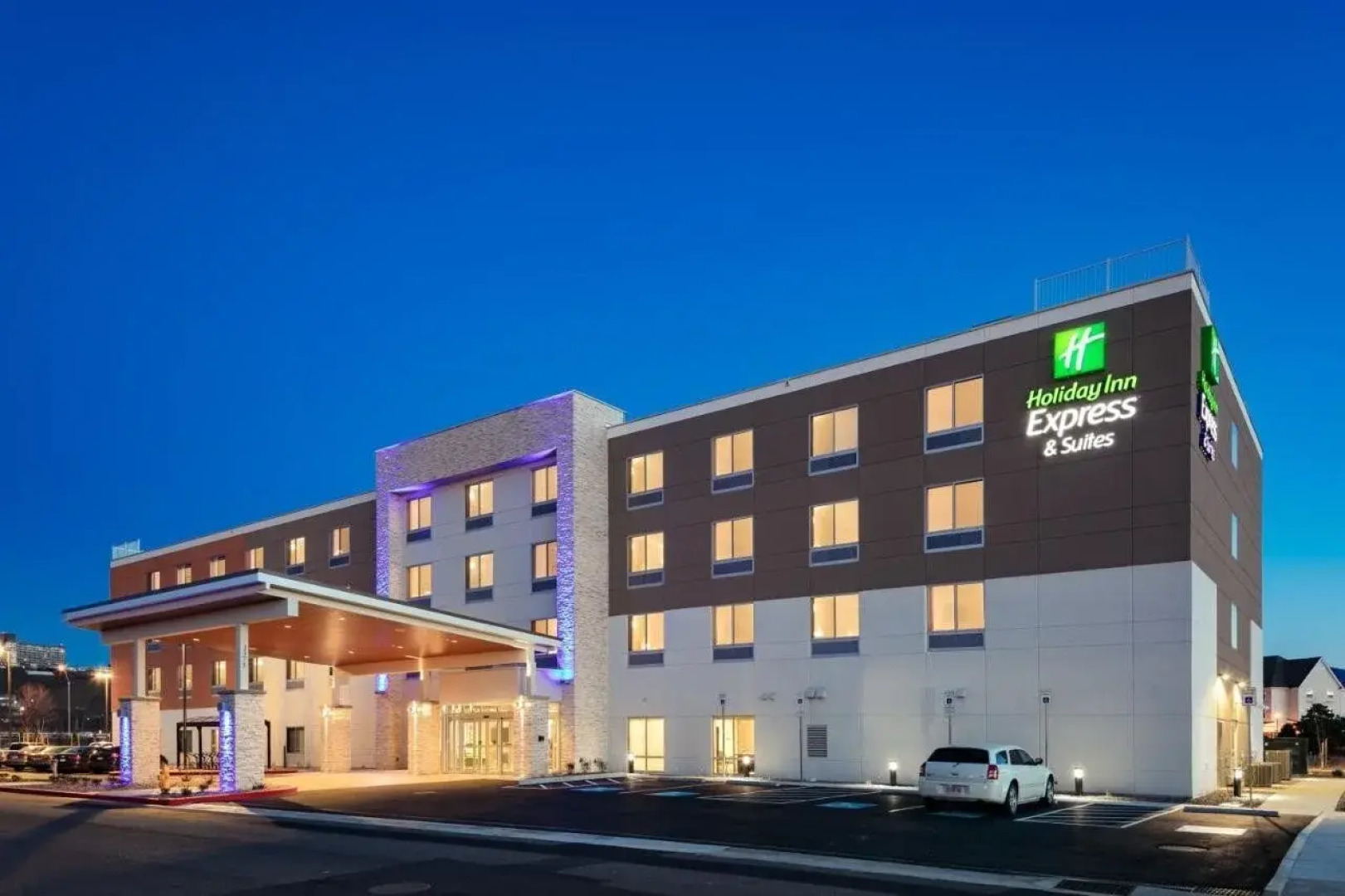 Holiday Inn Express & Suites Medford by IHG