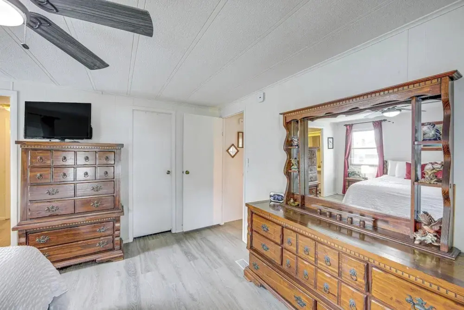 Lakefront Gun Barrel City Home w/ Dock & Deck