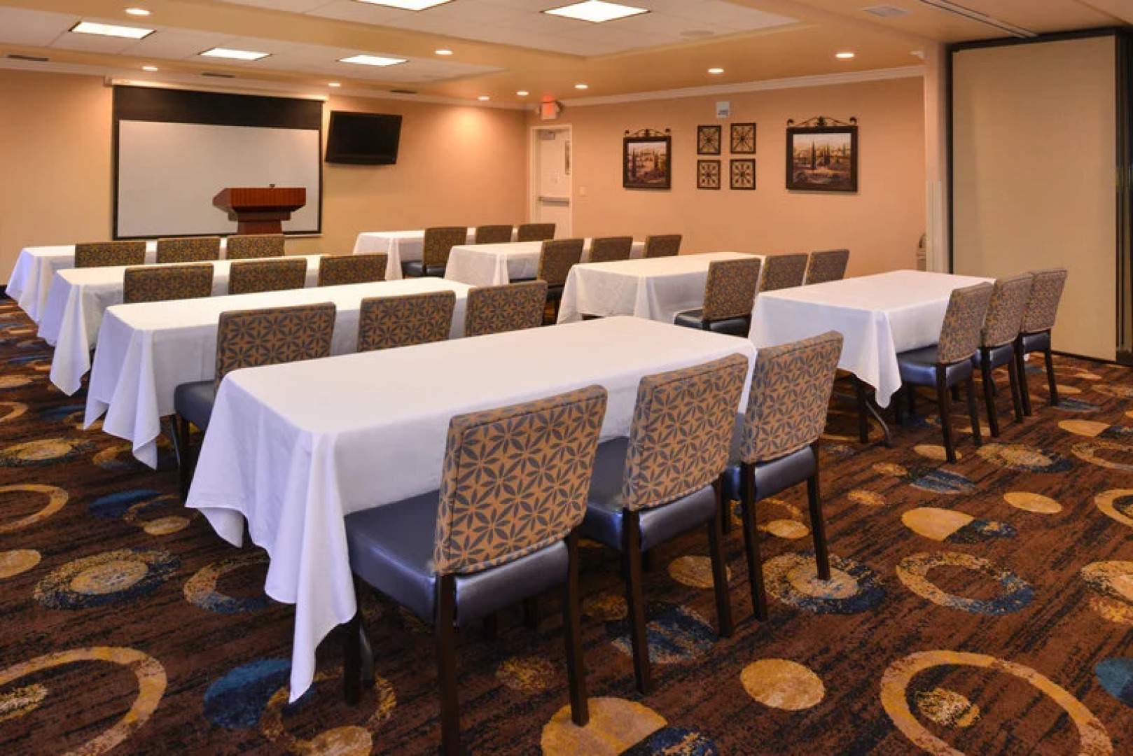 Holiday Inn Express & Suites Lathrop
