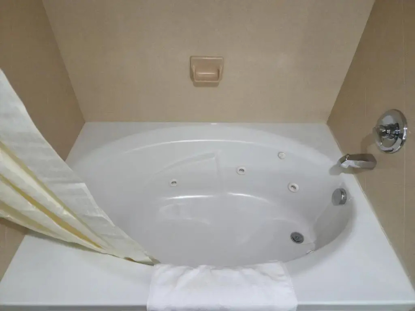 La Quinta Inn & Suites by Wyndham Lake George