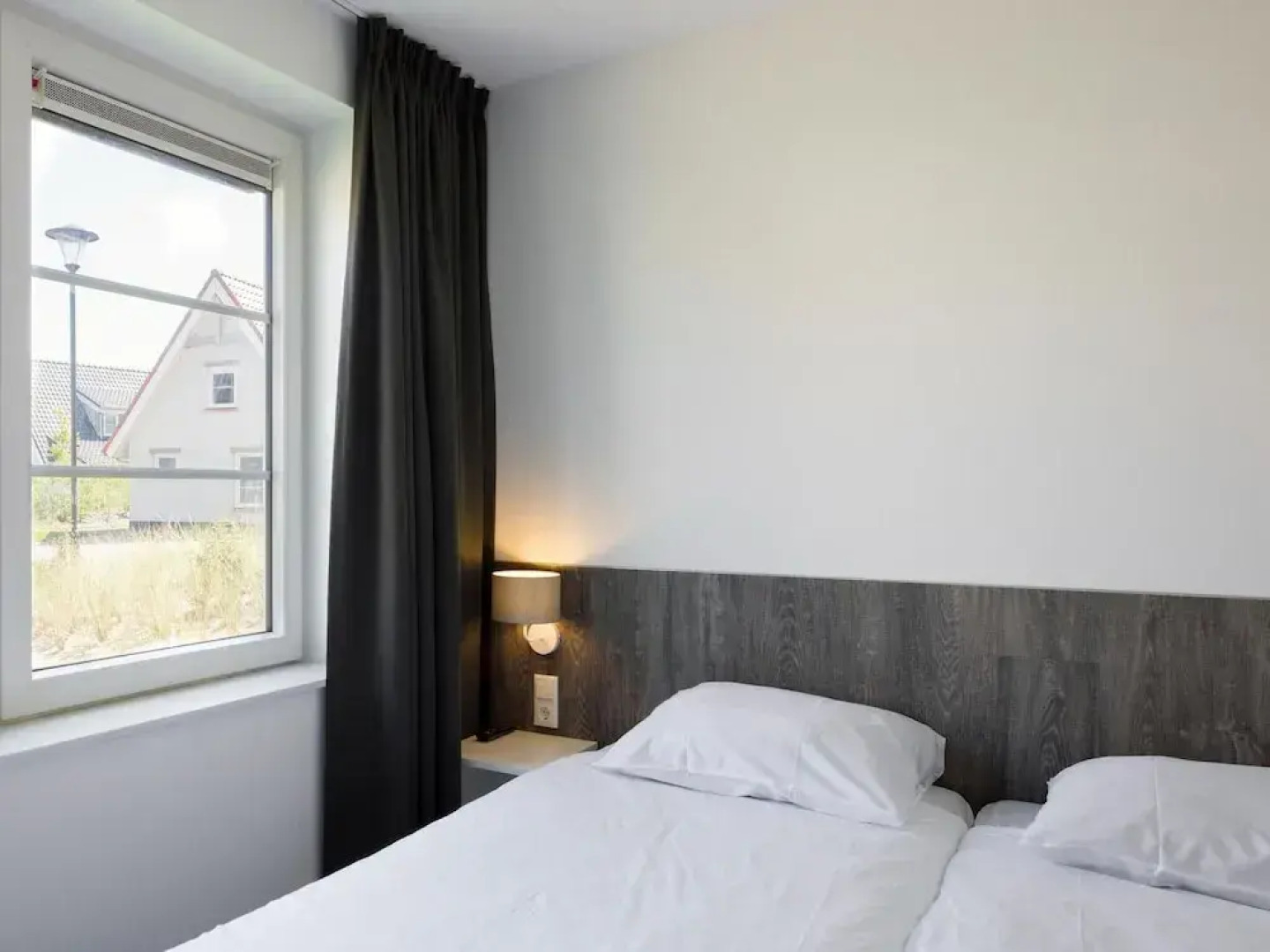 Villa Near Nieuwvliet Beach With Sauna