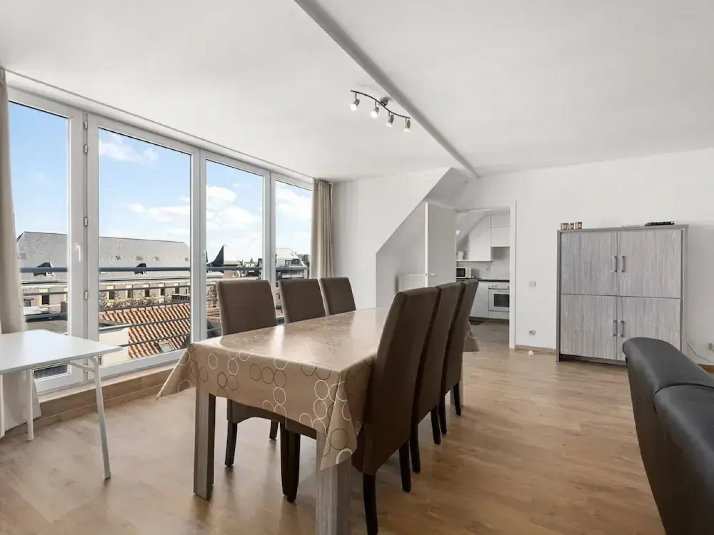 Beautiful Apartment Near Center