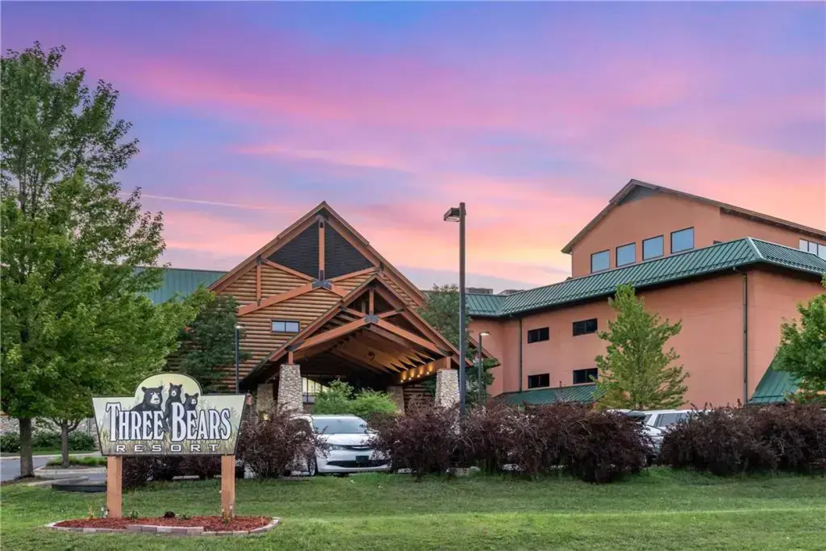 Three Bears Waterpark Resort Near Tomah, Ascend Collection Hotel