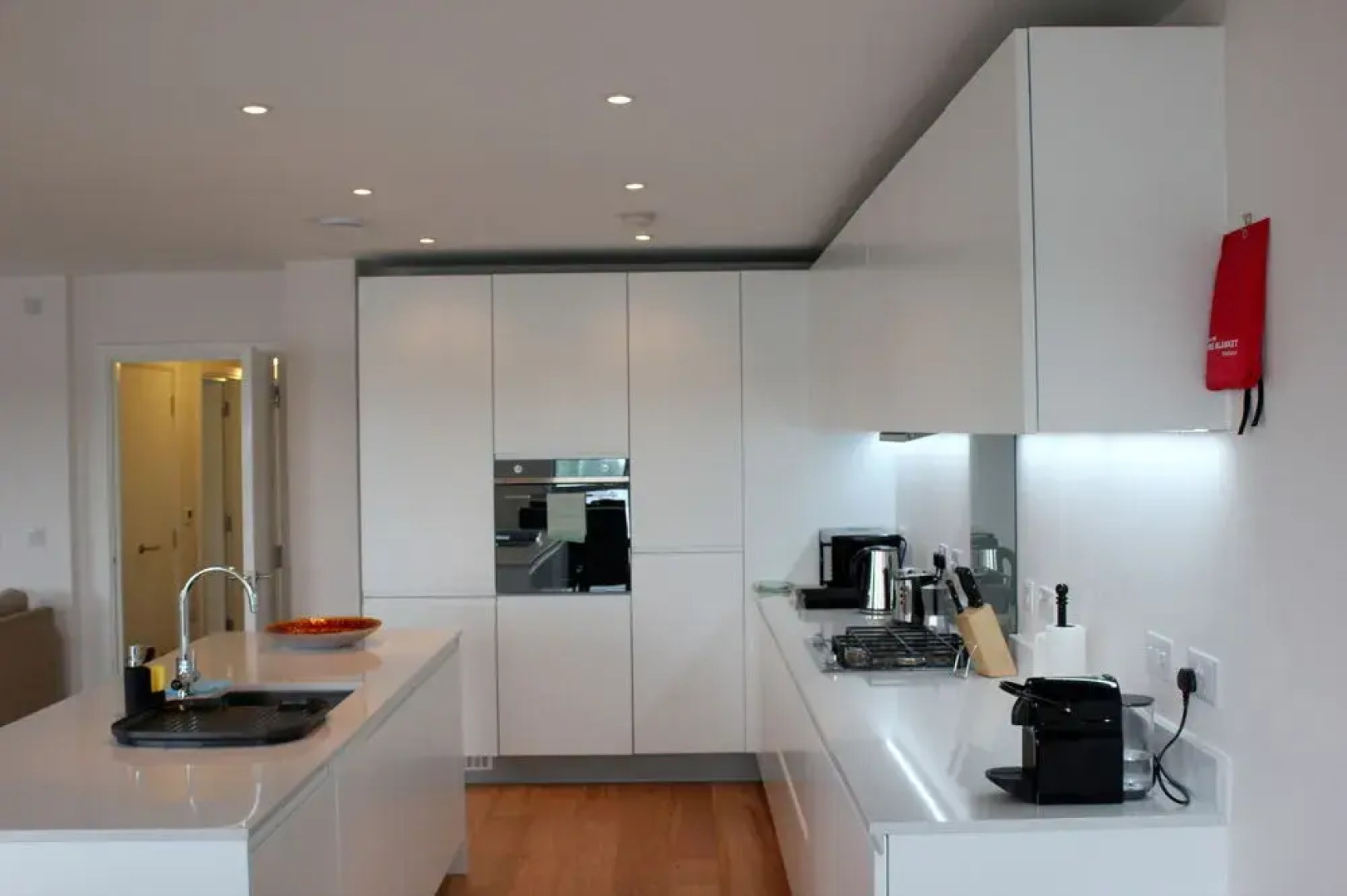 The Luxurious Semi-Circle - Peymans