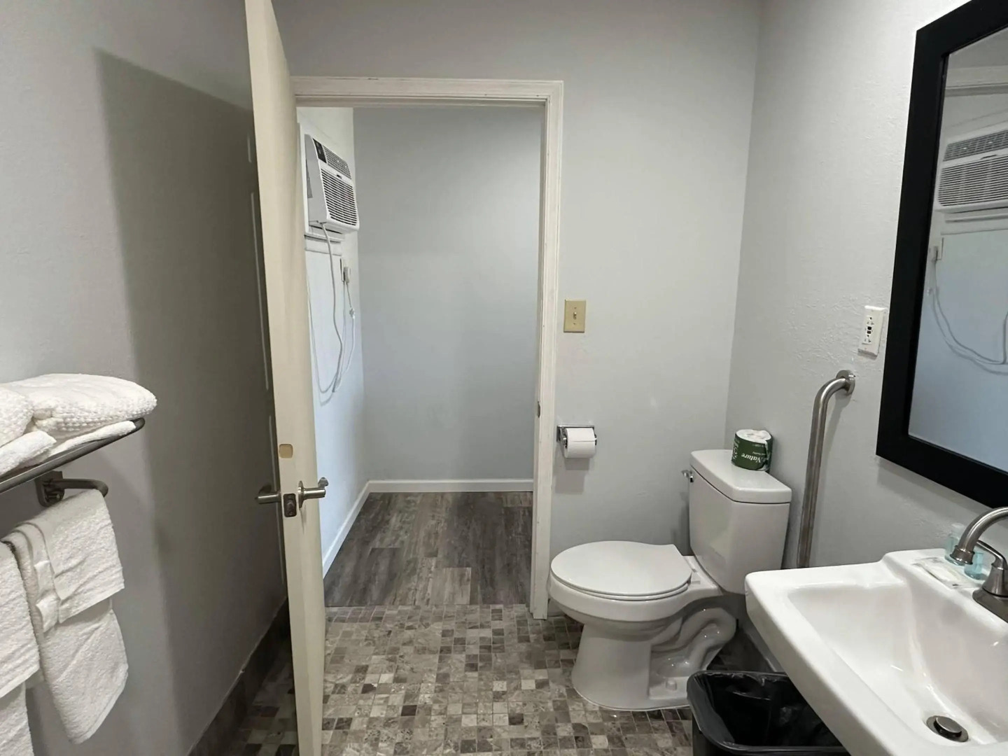 Suburban Studios Newport News – Hampton