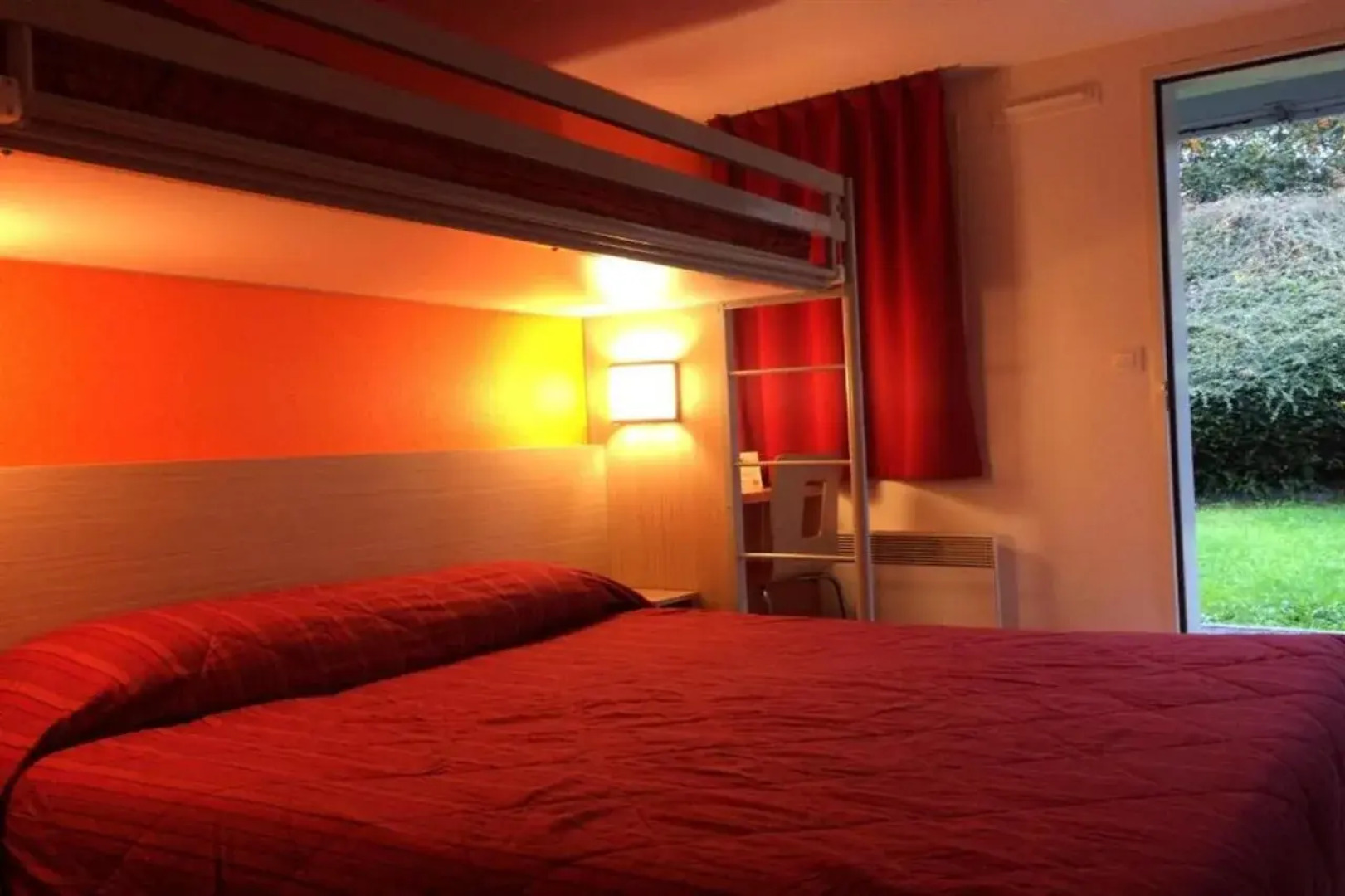 Première Classe La Ville-Du-Bois