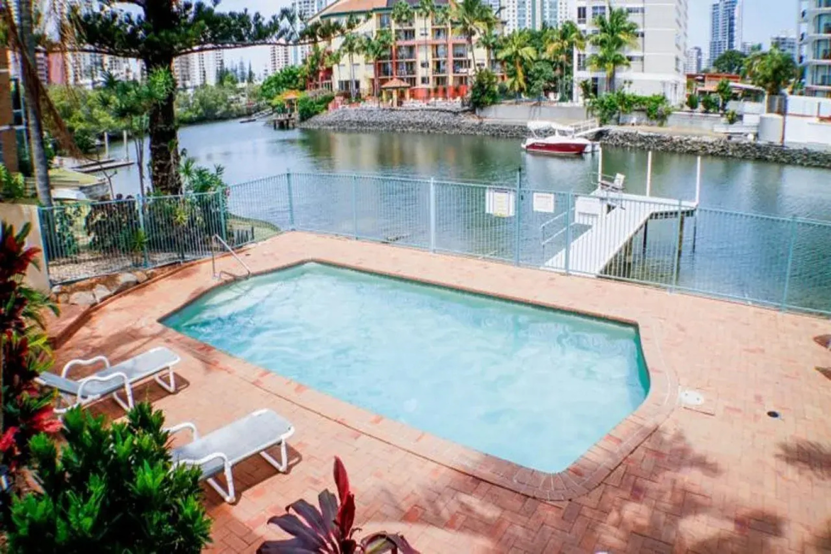 Surfers Riverside Apartments