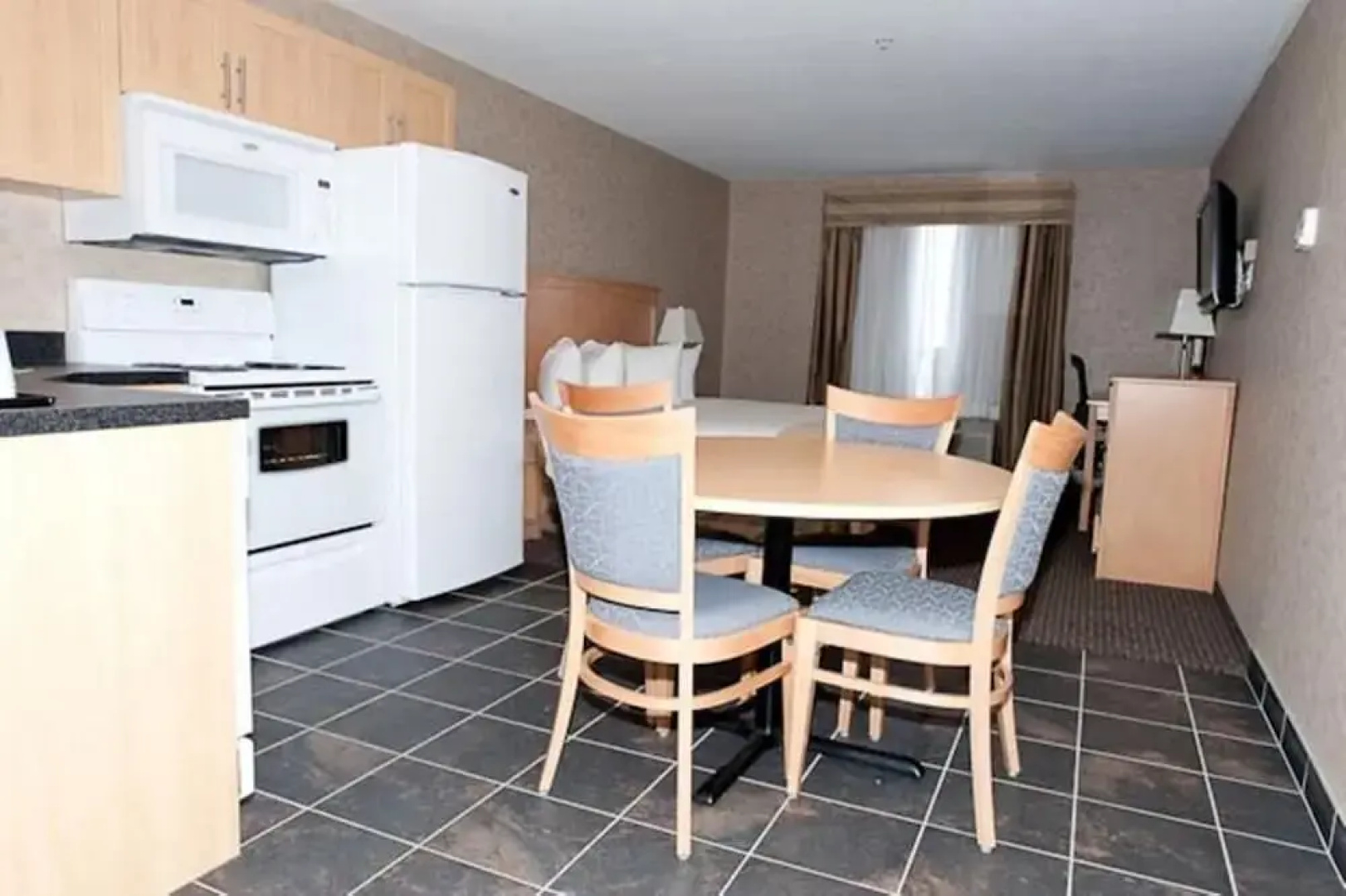 Paradise Inn & Suites Valleyview