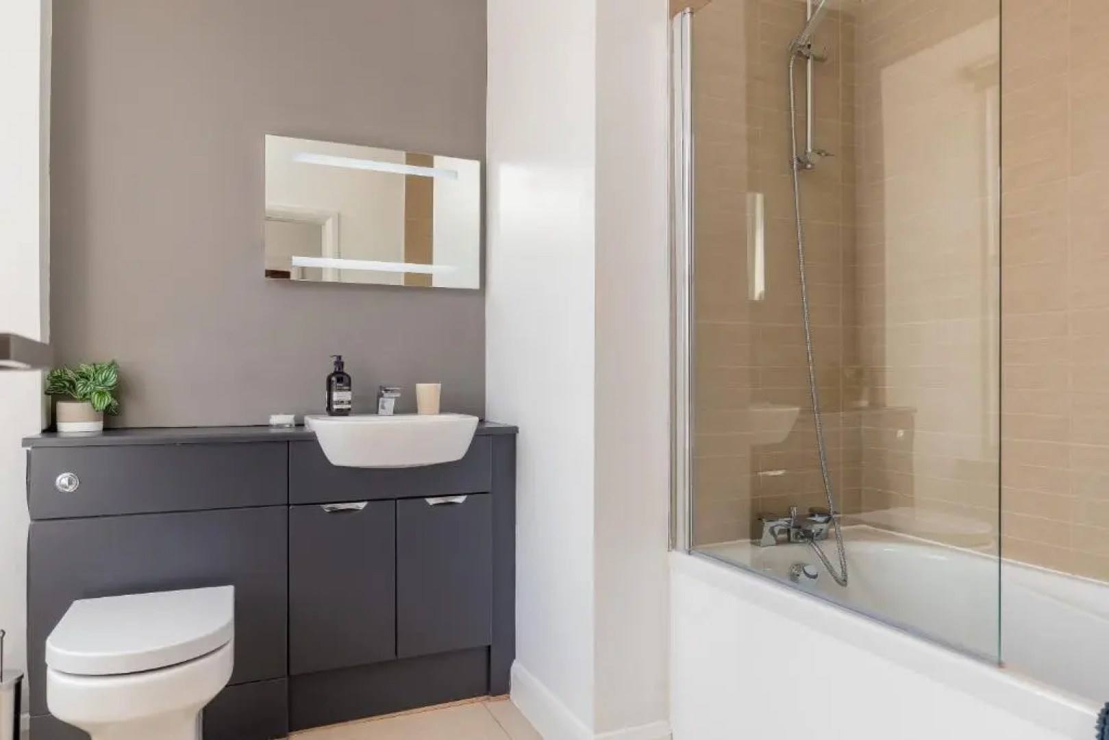 Newly Renovated Early 19th Century Cottage With Hot-tub