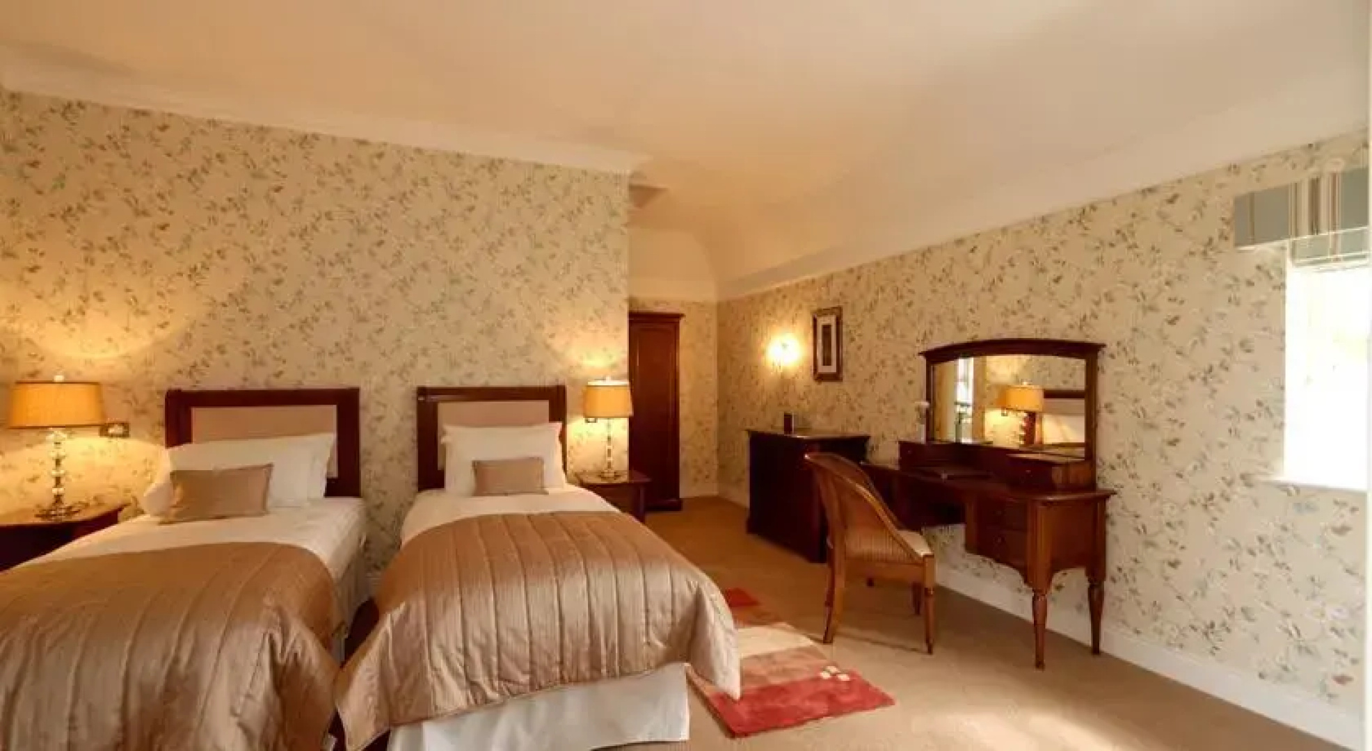 Red Cliff Lodge Restaurant and Seaview Suites