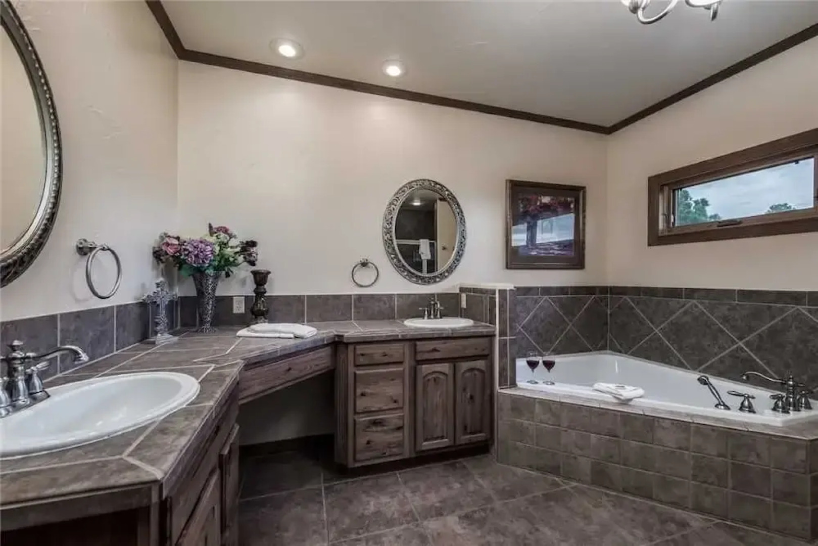 Mountain Views - Three Bedroom Cabin with Hot Tub