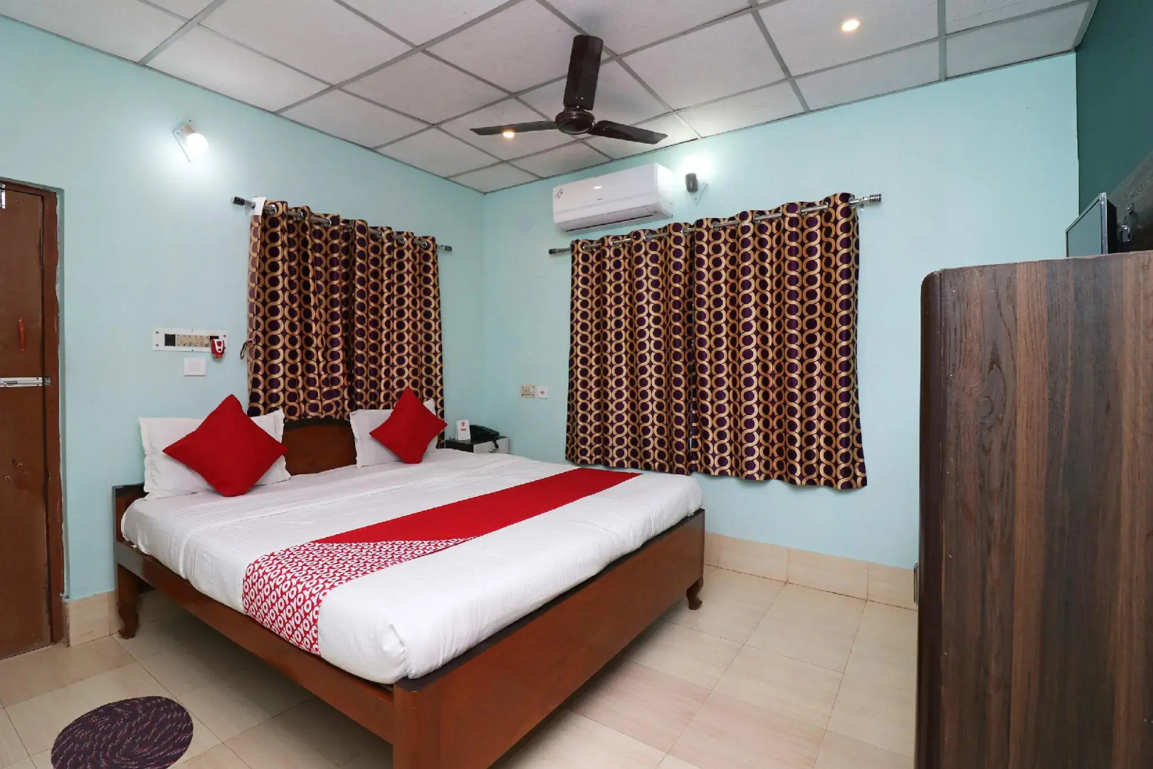 OYO 16101 Samrat Holiday Inn