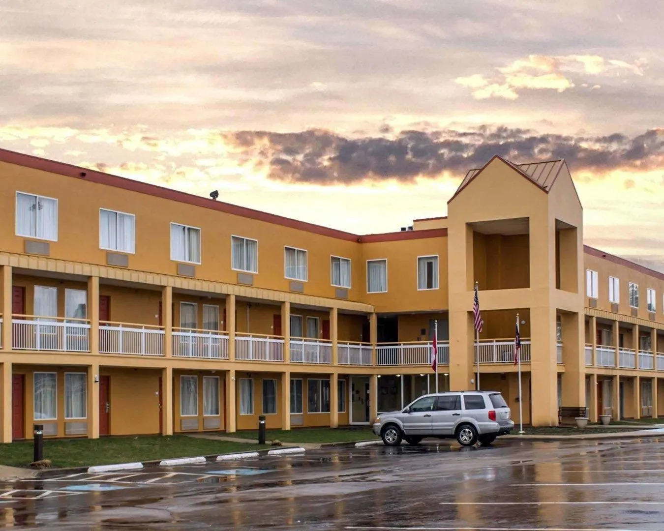 Copley Inn & Suites By OYO Akron OH