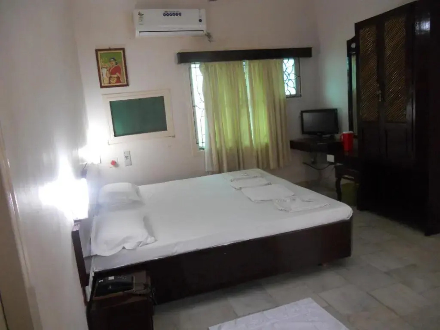 Hotel Sadhabishegam