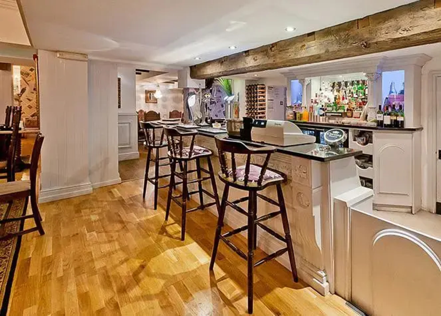 Henris Bar Brasserie and Rooms