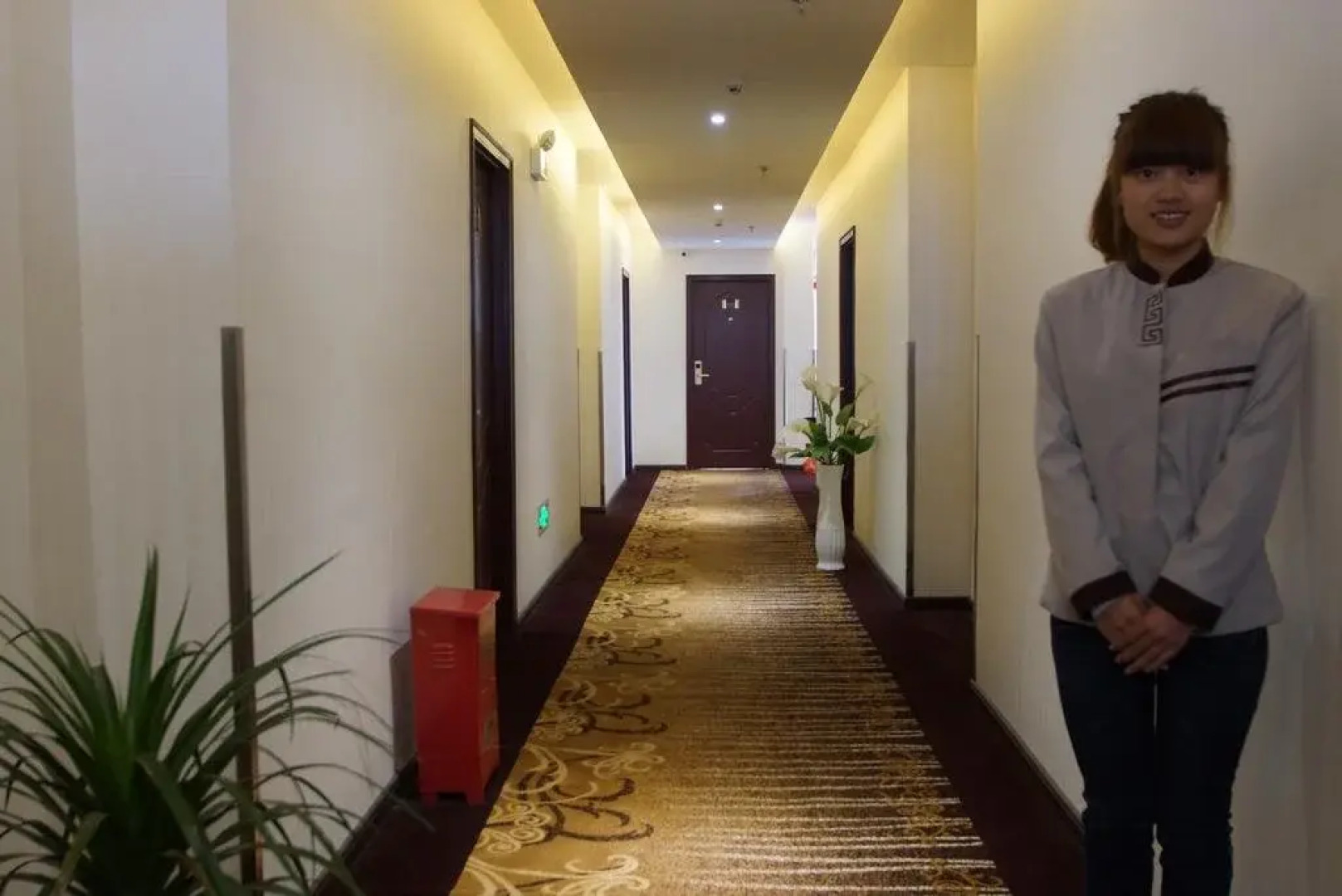 Wannian The Pine Greeting Guests Boutique Hotel