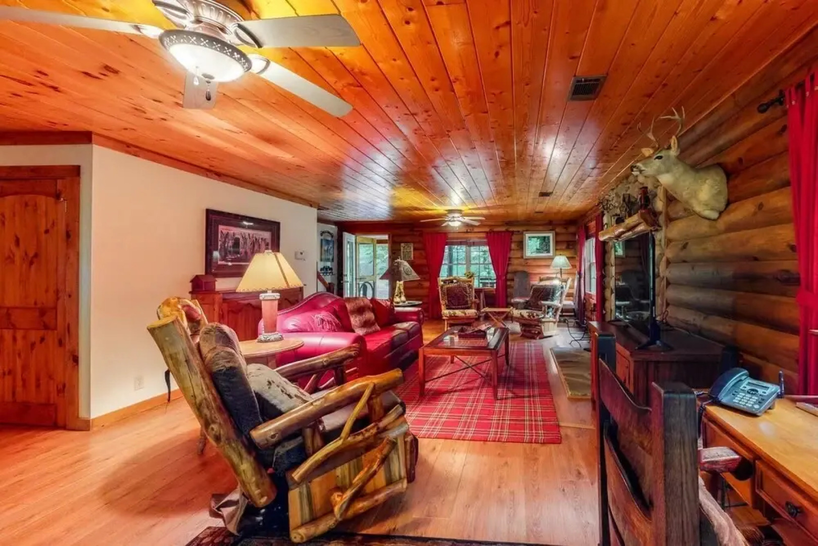 Cowboy Cabin on Stanley Creek