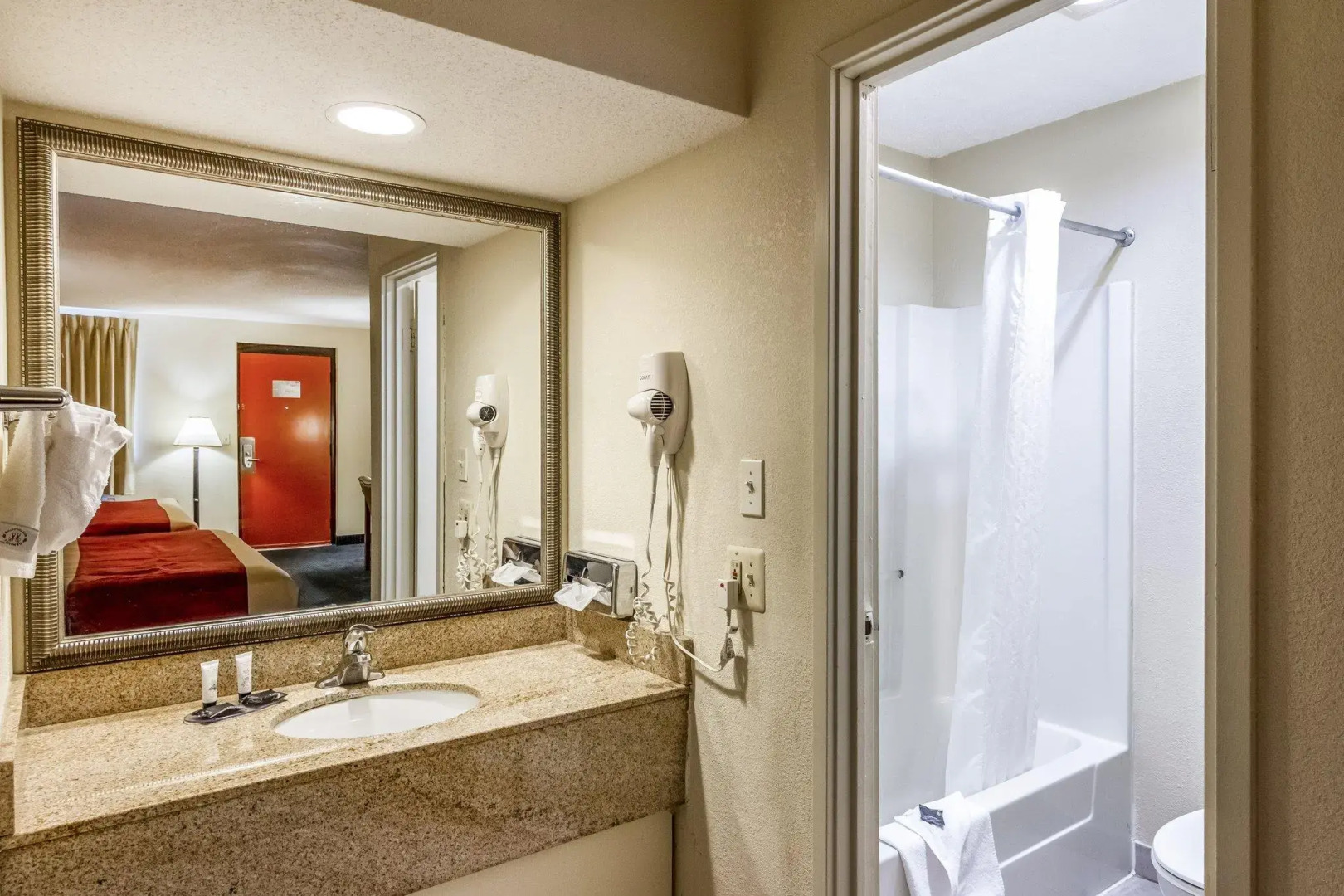 Red Carpet Inn Norwalk