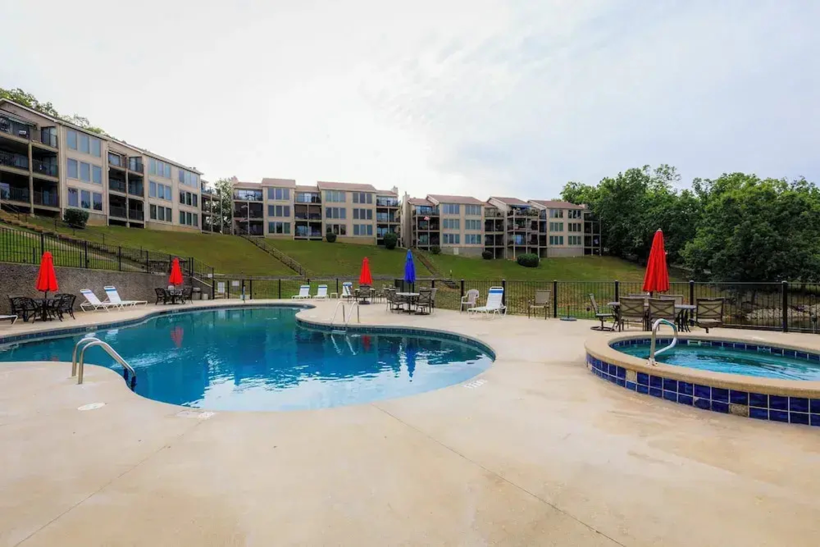 Pool Days & Water Fun Await: Lake Ozark Escape!