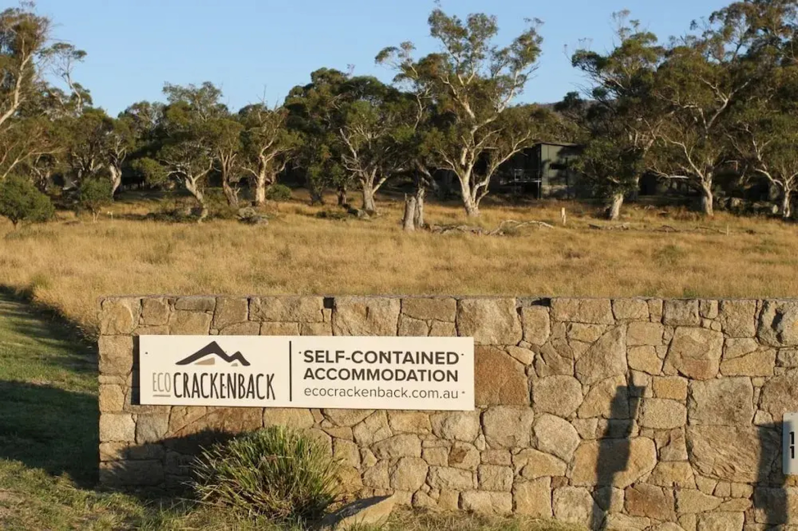 Ecocrackenback 17 'Sustainable, luxurious chalet close to the slopes.'