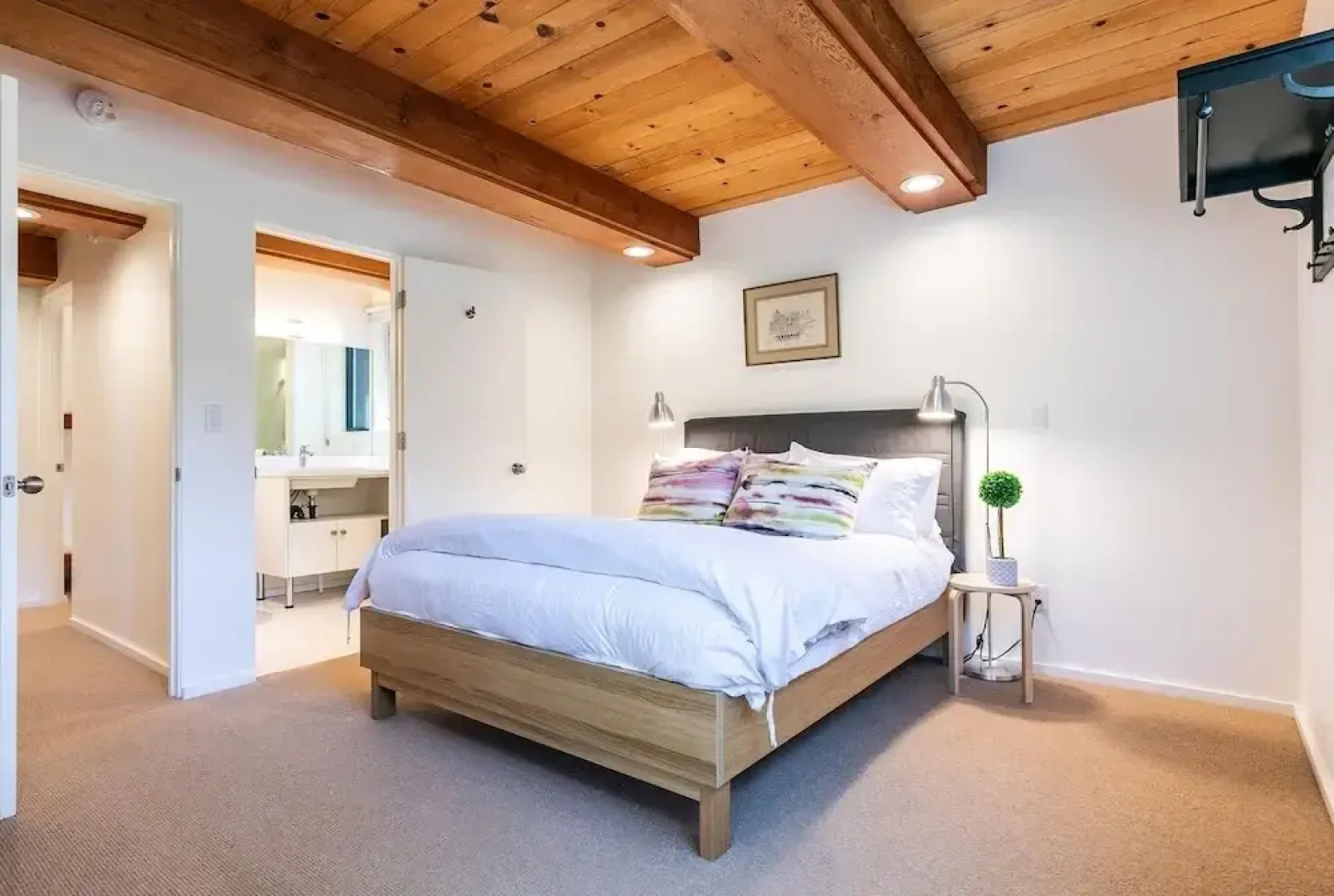 European-style Trapper Mc Nutt Private Home 5 Bedrooms 4 Bathrooms Hom