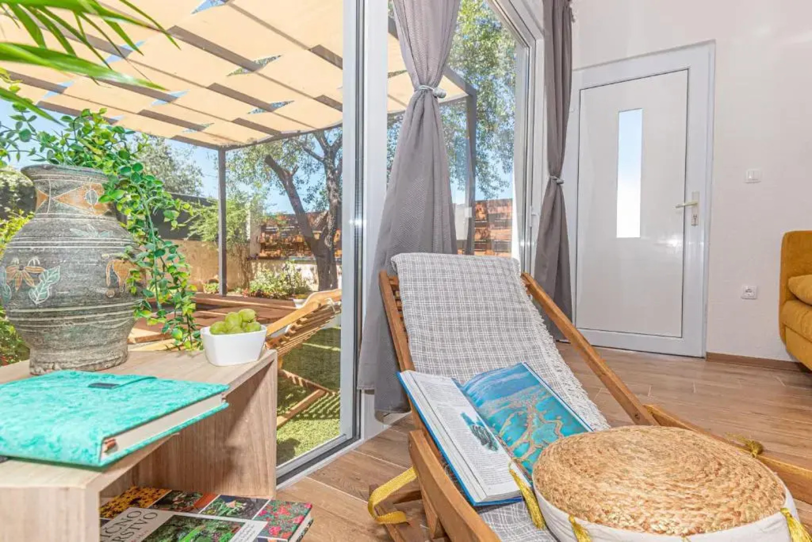 Lux House Versys With Jacuzzi