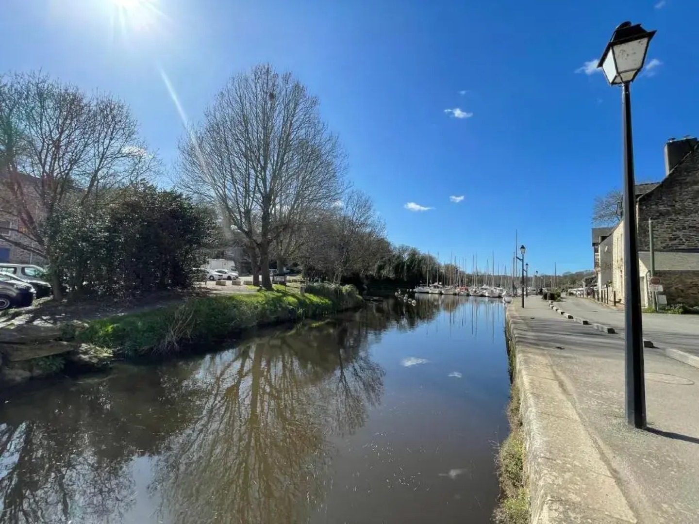 Appartement avec balcon et vue sur port - wifi privé - au dessus du Restaurant le Yackams