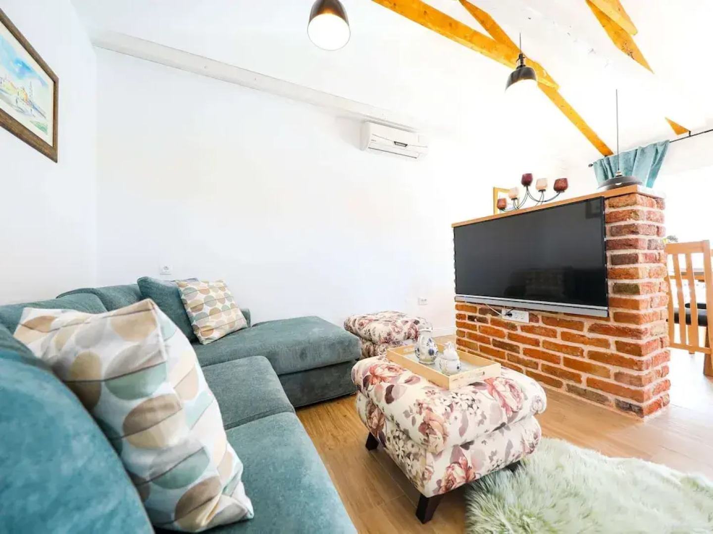 Villa With Private Pool and Terrace