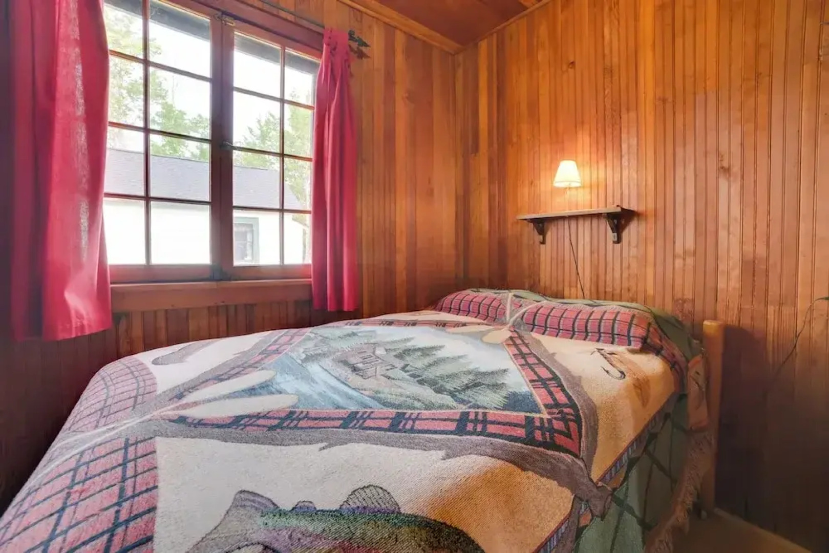 Sandy Beach & Sunset Views: Cedarville Cabin!