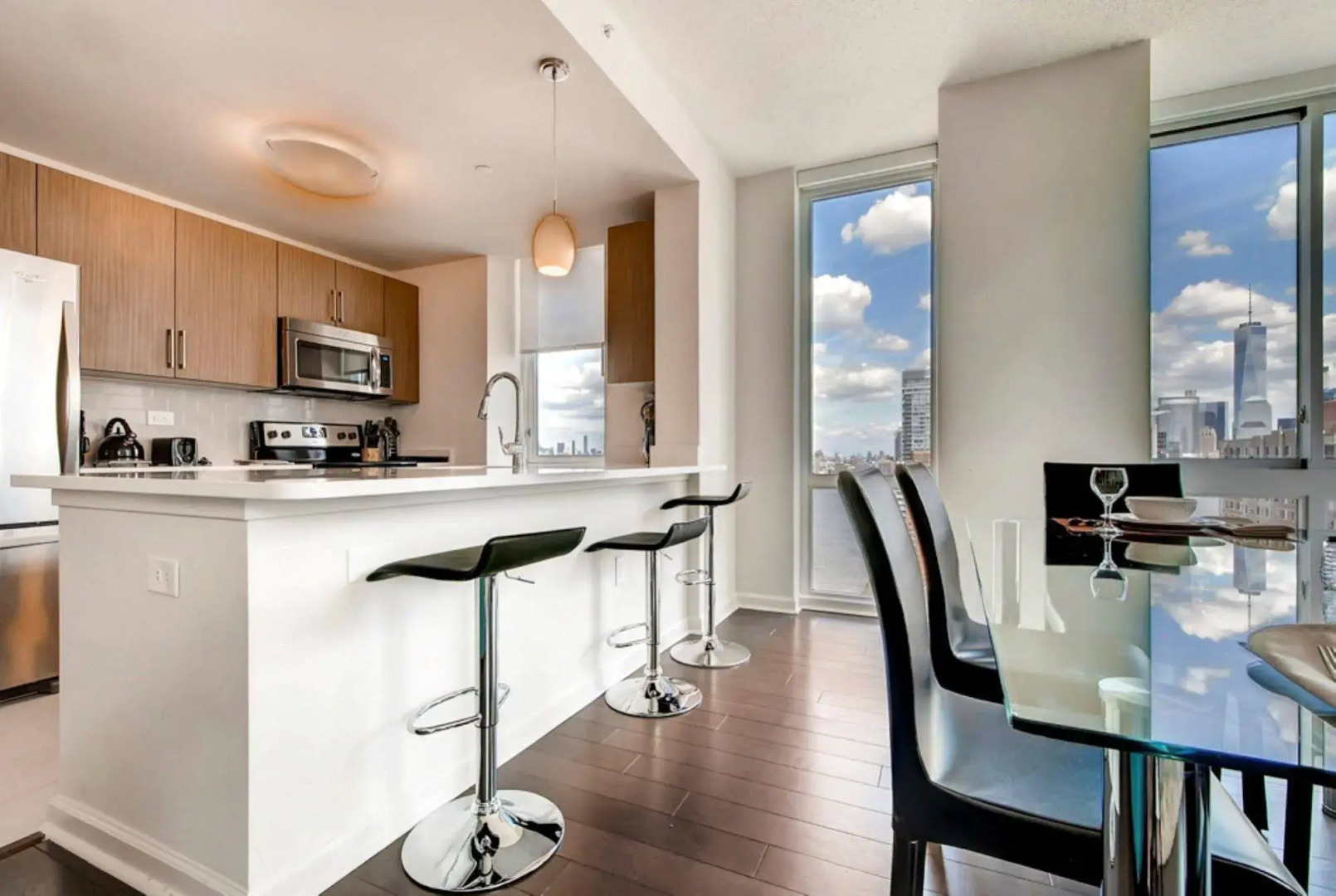 Global Luxury Suites at Newport