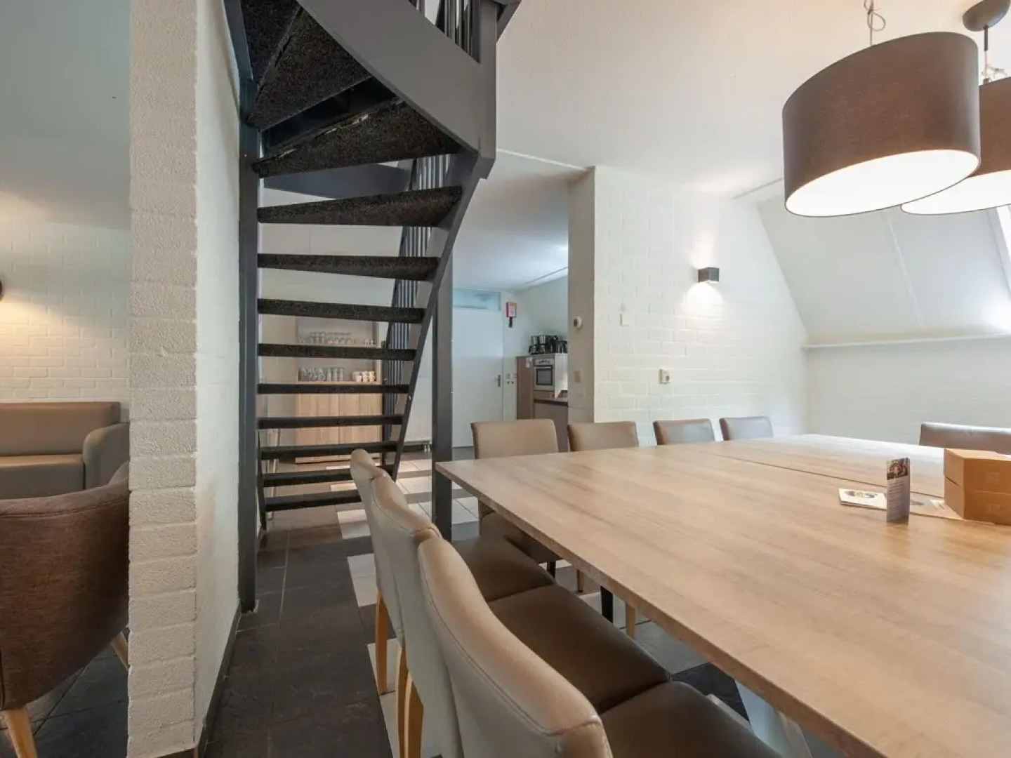 Restyled House with 5 Bathrooms near Vrachelse Heide