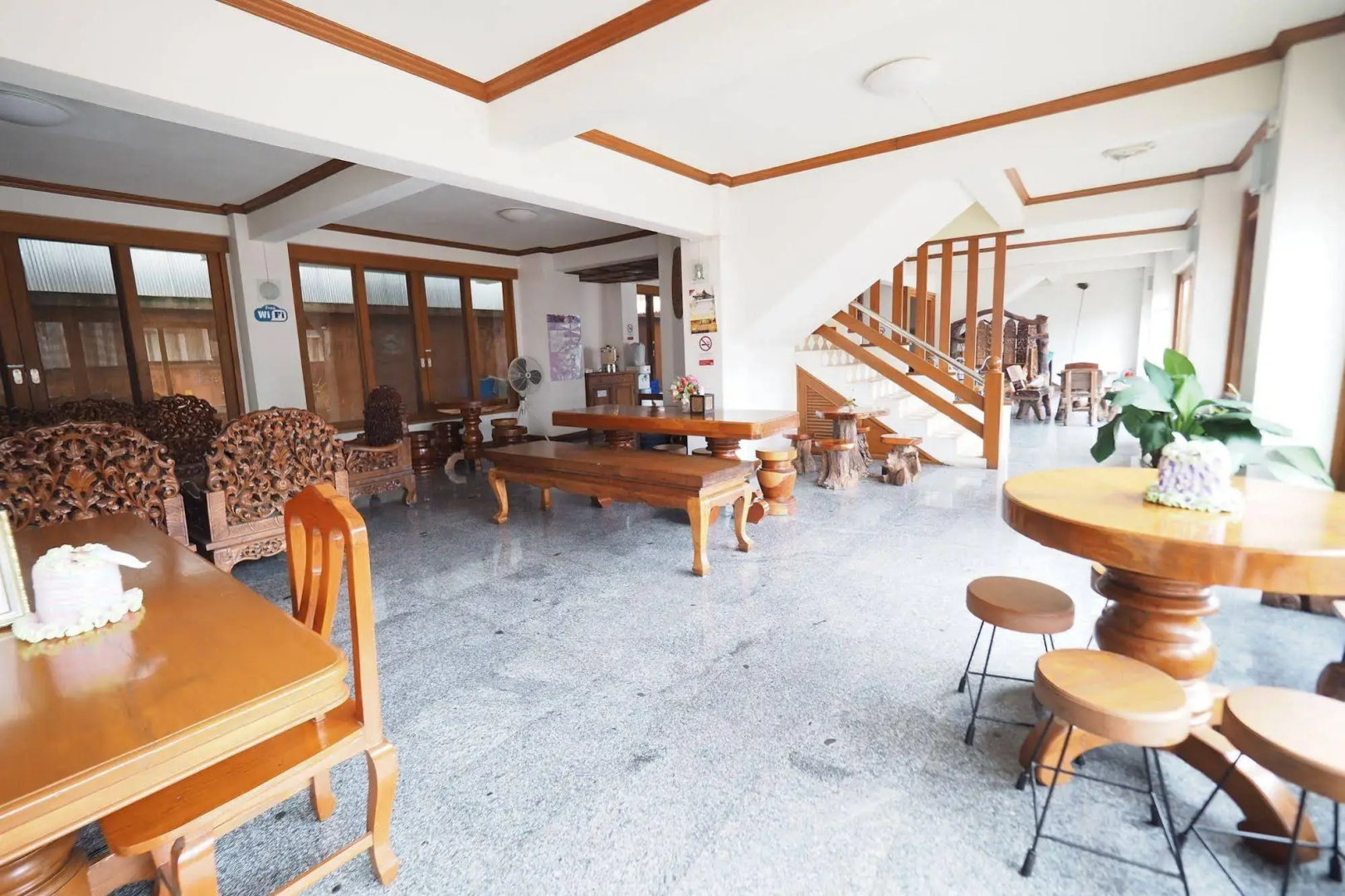 Fah Place Hotel