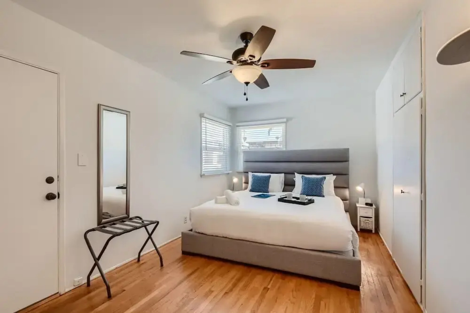 Walk to Beach - King Apt In 1 Area - AB