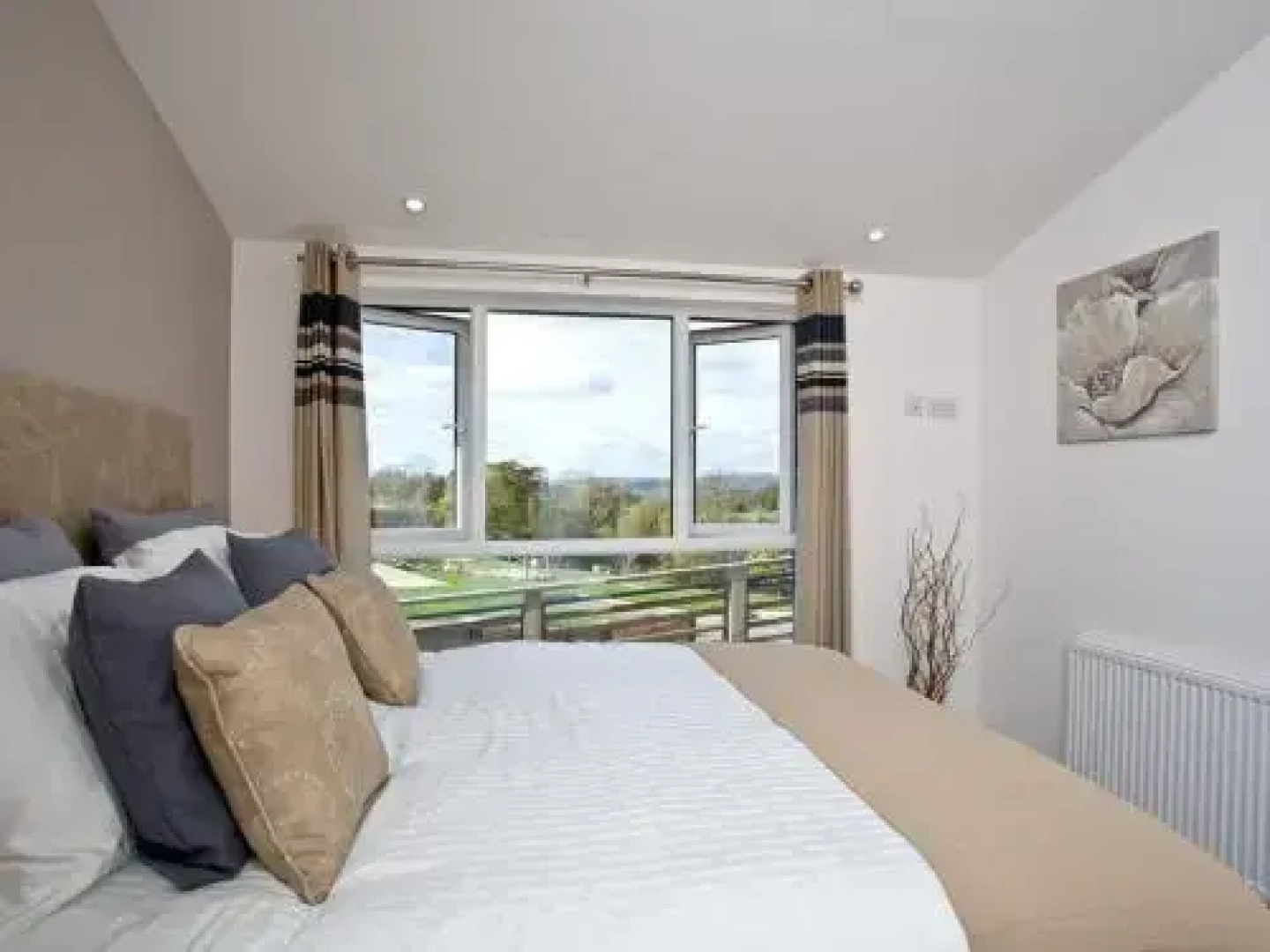 Moorlands House (SW-bound)