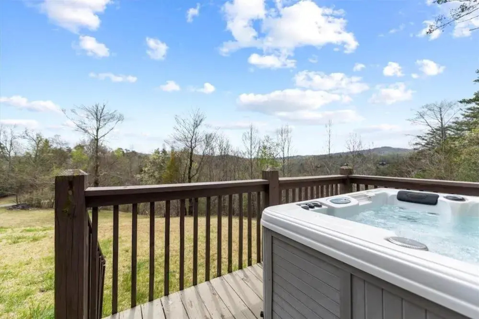 Goose Island Getaway - Secluded Cabin Mountain View Fireplace Hot Tub