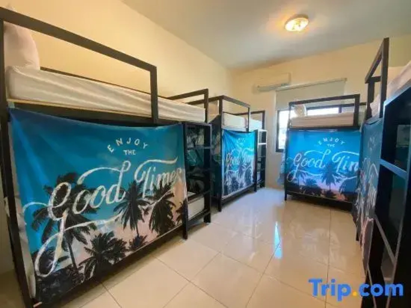 The Way Hostel & Bar