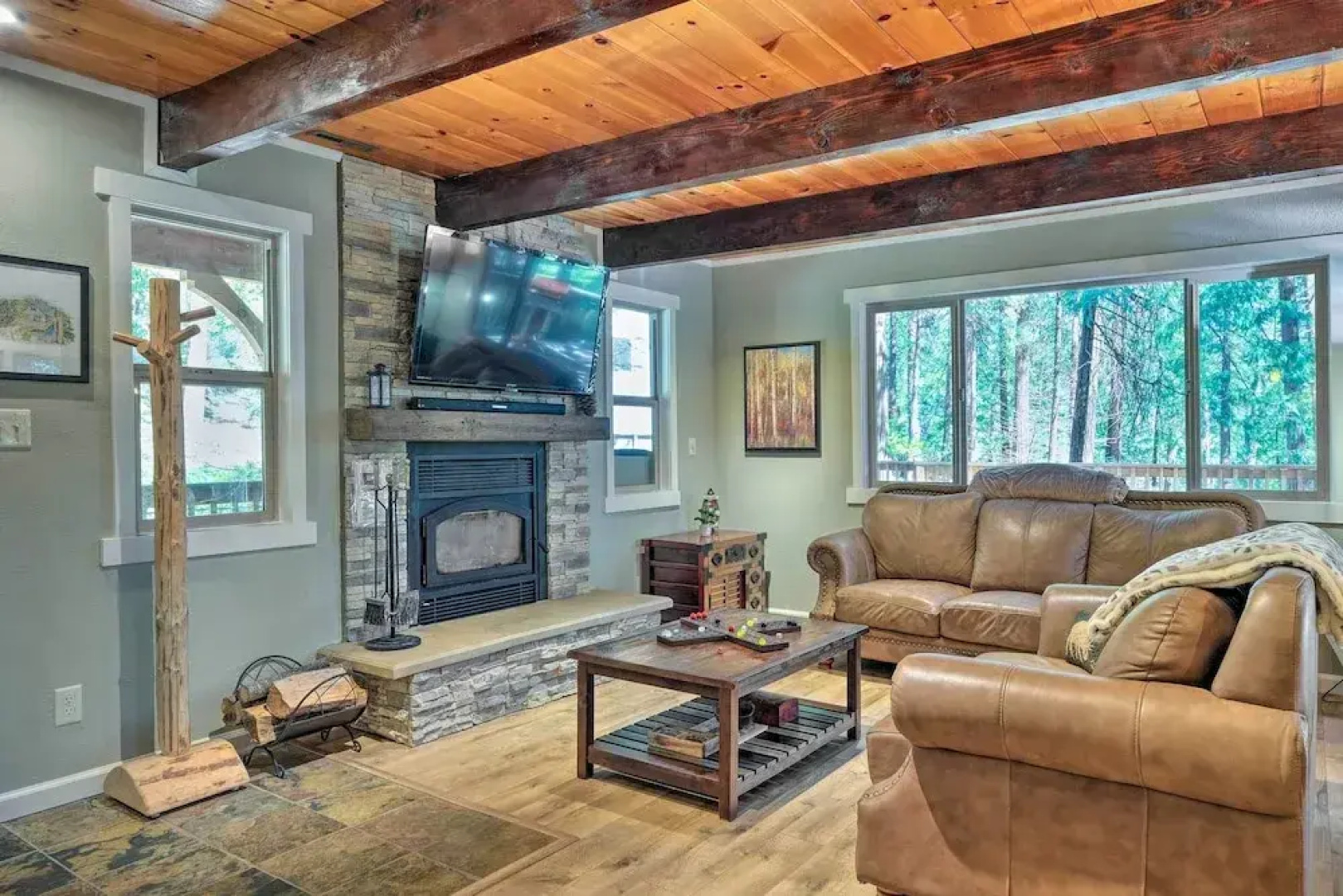 Game Room & Deck: Oso Cozy Cabin in Arnold!