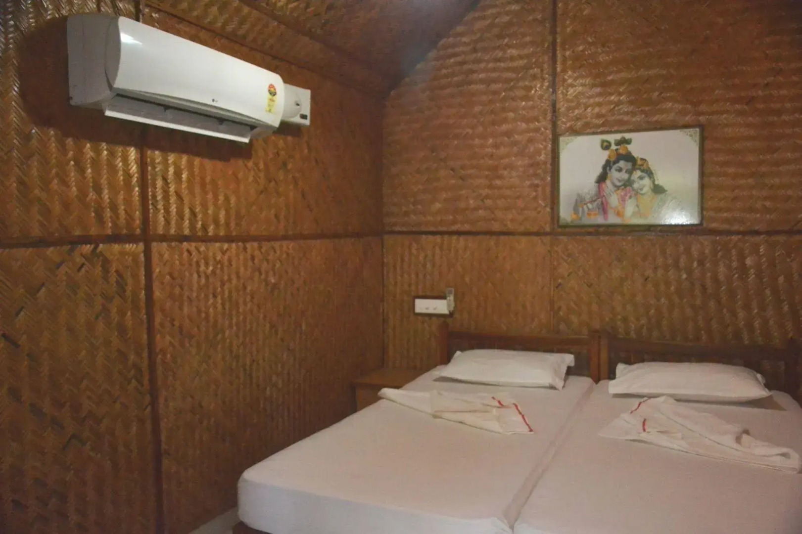 Savithri Inn Bamboo Cottages & Resorts