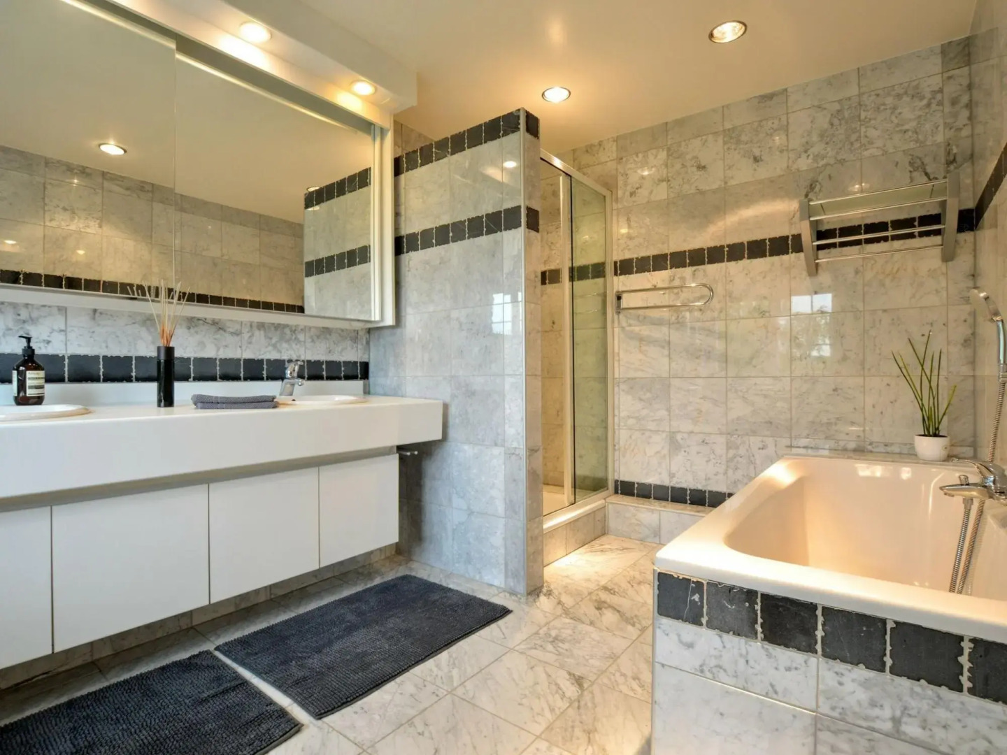 Luxury villa with heated pool, close to Maastricht and Liège