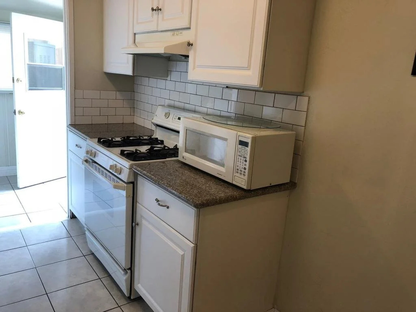 Nice 2 Bedroom in Burbank